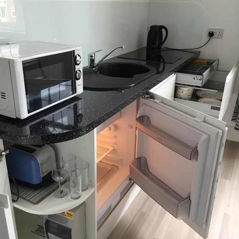 One Helena Road Serviced Apartments Саутси Стая снимка