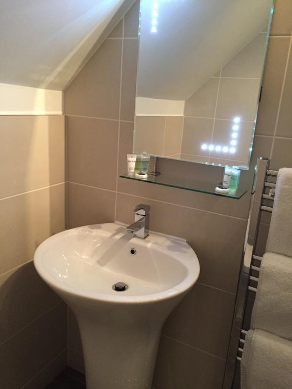 One Helena Road Serviced Apartments Саутси Екстериор снимка