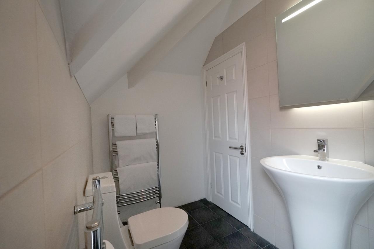 One Helena Road Serviced Apartments Саутси Екстериор снимка
